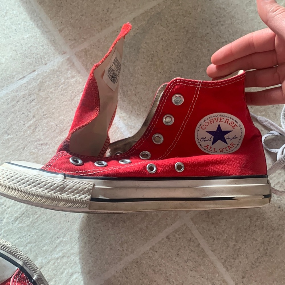 Converse! Woman’s 7 Men’s 5